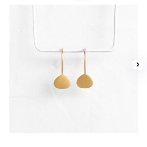 Agas and Tamar 22kt Gold Fan-Shaped Earrings with Satin Finish